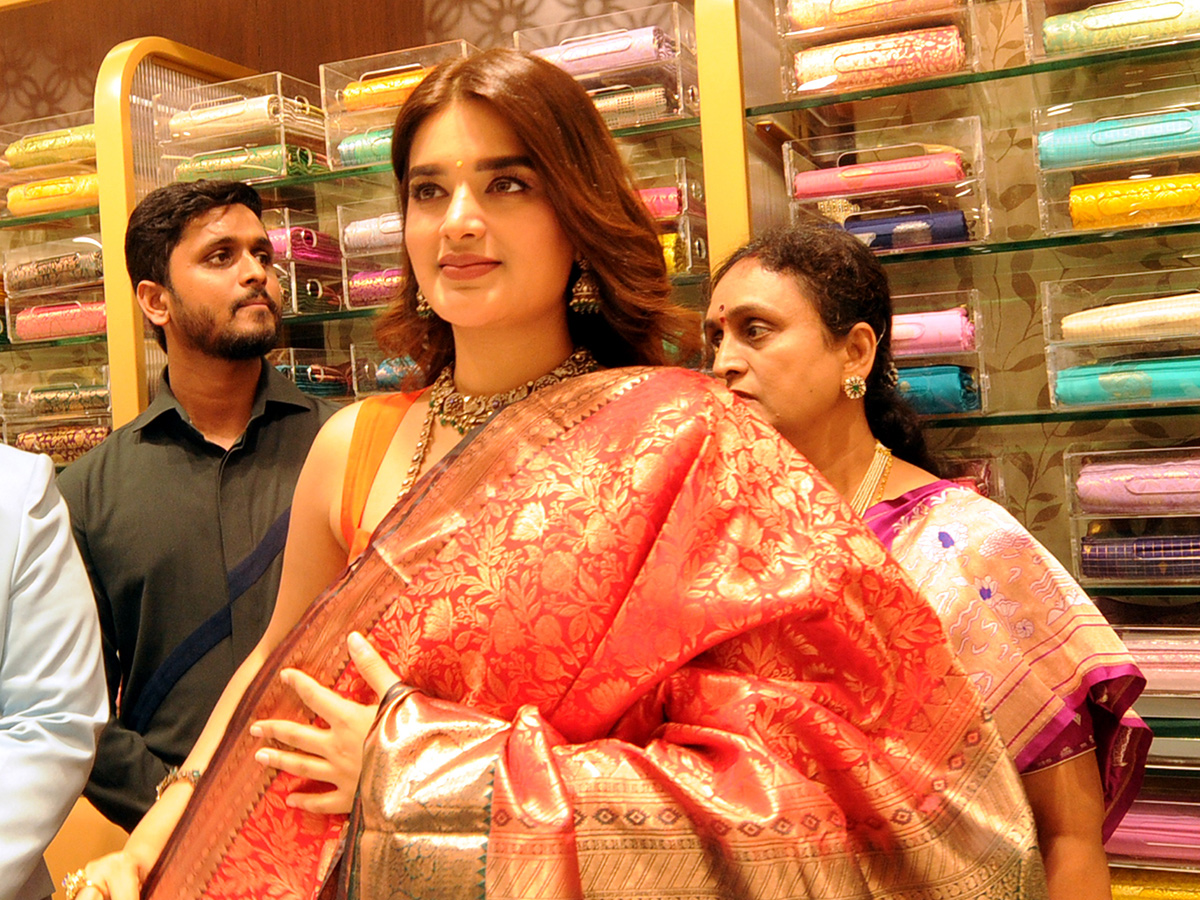 Heroine Nidhi Agarwal in Kurnool Photos 8