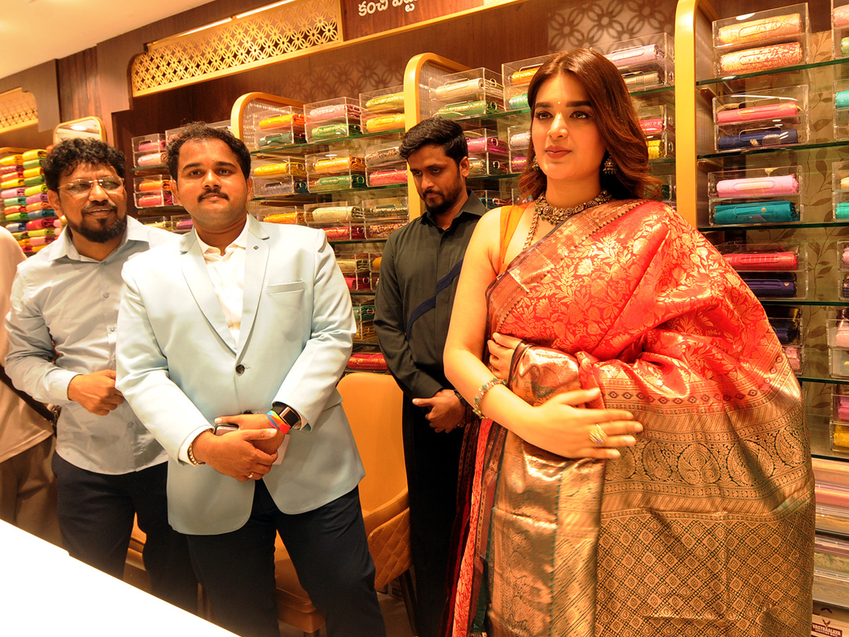 Heroine Nidhi Agarwal in Kurnool Photos 9