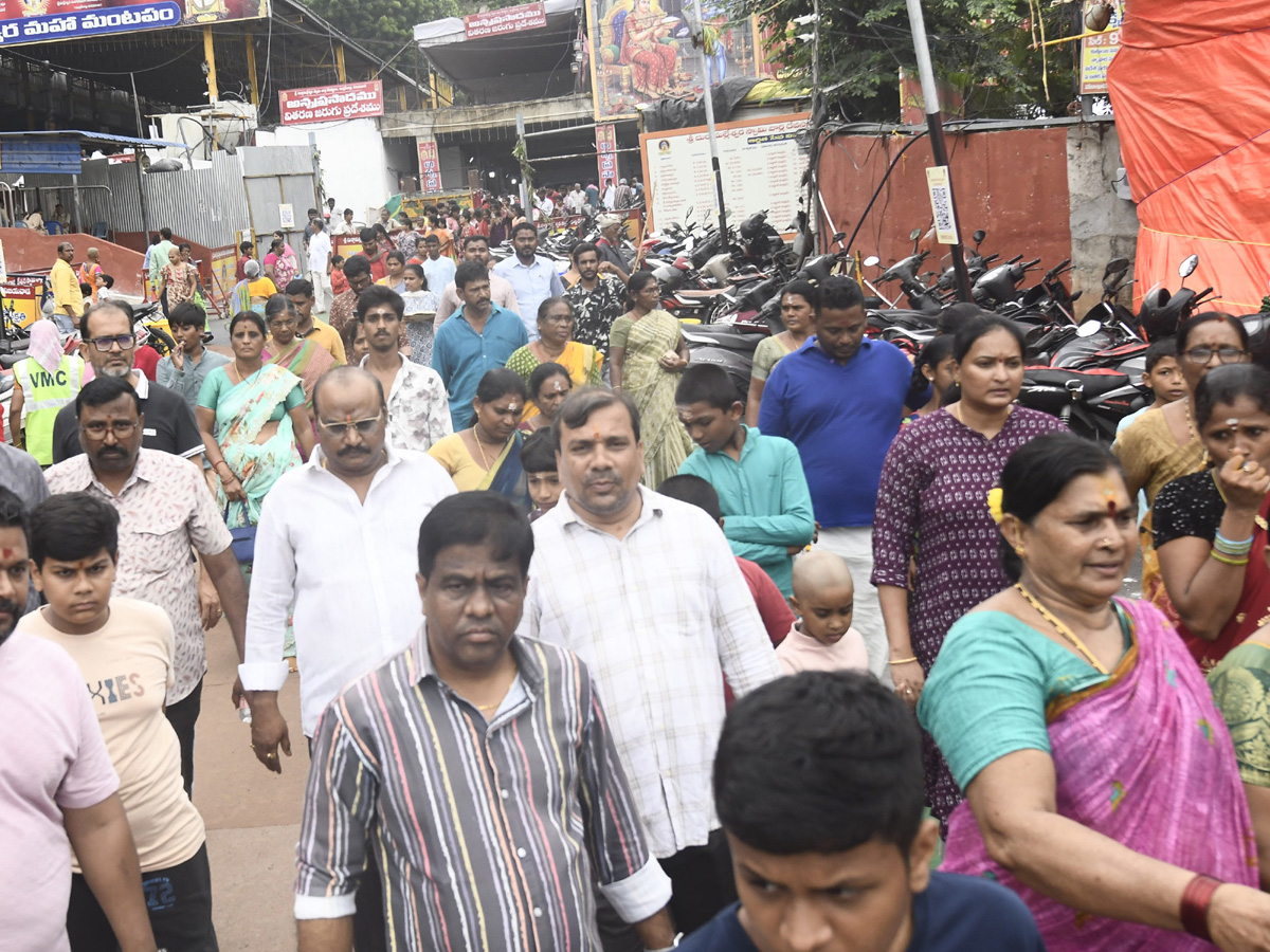 Katyayani Devi Alankaram Day 4 In Vijayawada Dasara Navaratri 2025 Photos11