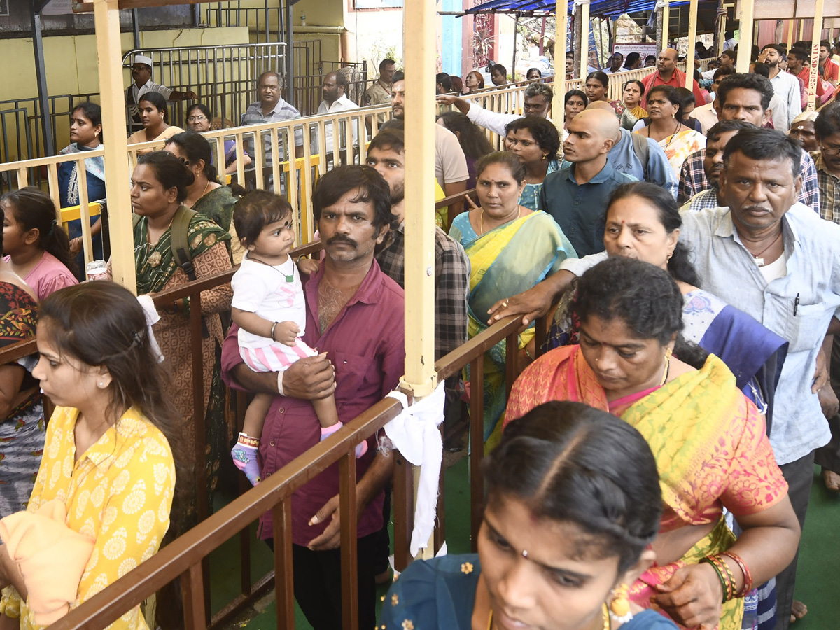 Katyayani Devi Alankaram Day 4 In Vijayawada Dasara Navaratri 2025 Photos12