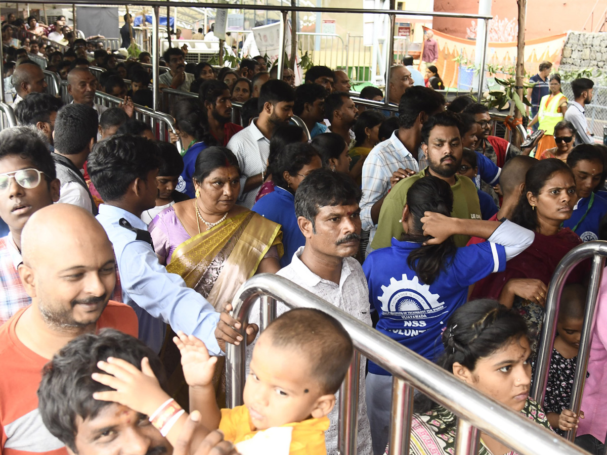 Katyayani Devi Alankaram Day 4 In Vijayawada Dasara Navaratri 2025 Photos16