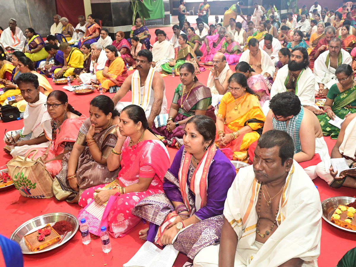 Katyayani Devi Alankaram Day 4 In Vijayawada Dasara Navaratri 2025 Photos6