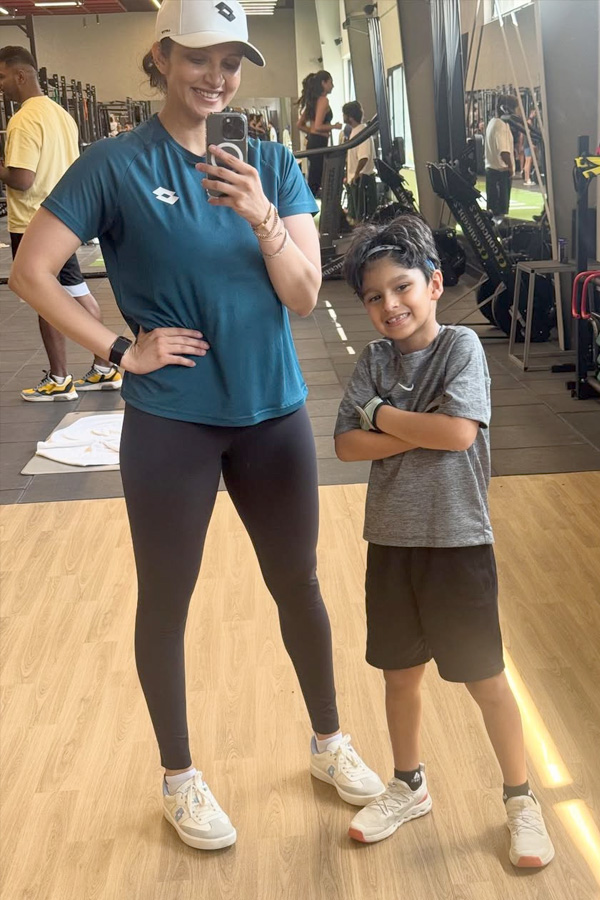 Sania Mirza Family Latest Pics Goes Viral, Porsche Steals Spotlight: Photos5