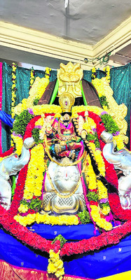 గజలక్ష్మిగా జగన్మాత1
