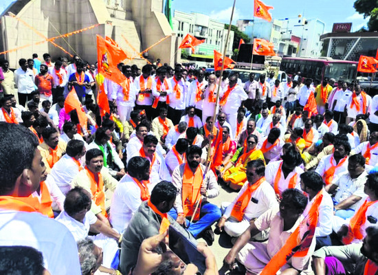 కురుబలను ఎస్టీల్లోకి చేర్చవద్దు1
