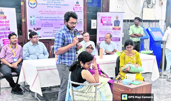 ఉత్పత్తి ధరలకే  చేనేత వస్త్రాల విక్రయం 2