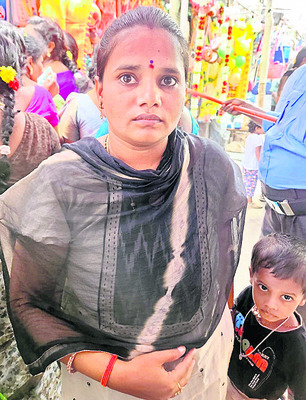 మావుళ్లమ్మ భక్తులకు అన్నదాన కష్టాలు 4