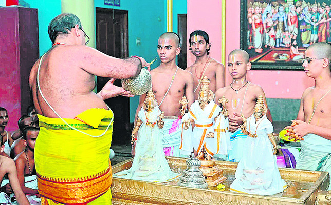 పడగల నీడన పరంథాముడు2