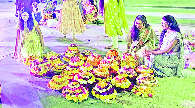 ఐఐటీలో ఘనంగా బతుకమ్మ సంబరాలు1