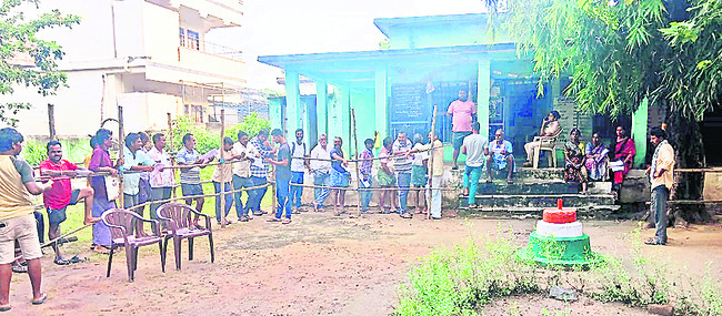 అవసరాల మేరకు యూరియా పంపిణీ1