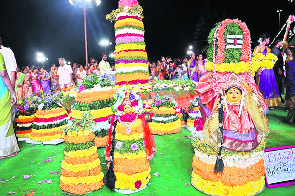 ప్రకృతిని పూజించే గొప్ప పండుగ బతుకమ్మ 1