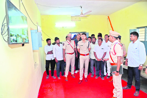 సీసీ కెమెరాలతోనే భద్రత1