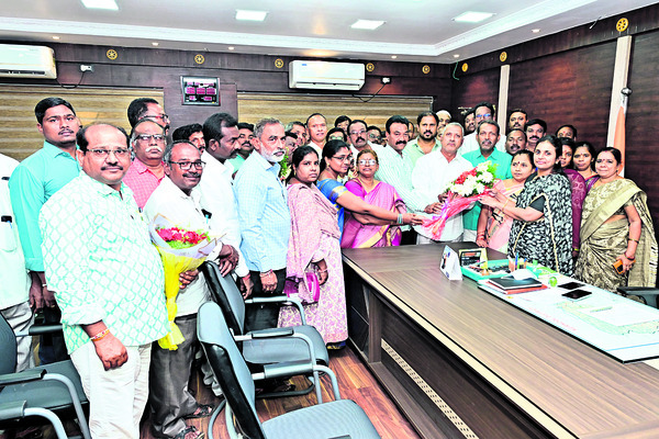 మహిళా ఉద్యోగుల సమస్యలకు సత్వర పరిష్కారం 1