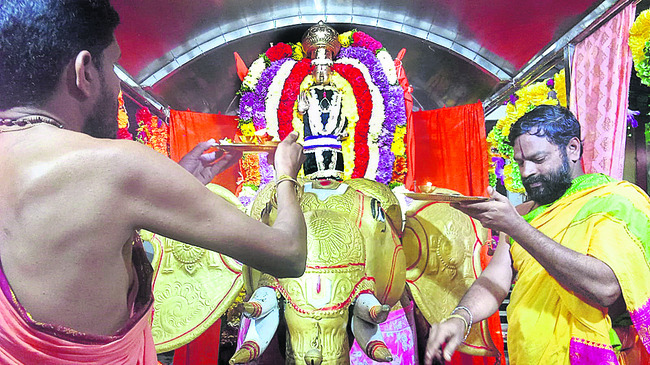 సూర్యప్రభ వాహనంపై శ్రీలక్ష్మీనృసింహుడు2