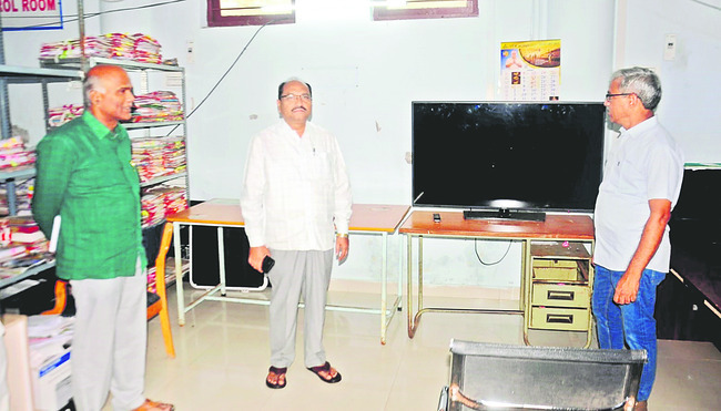 ఇన్‌చార్జి వీఆర్‌ఓగా  బాలేశ్వరరావు తొలగింపు 1