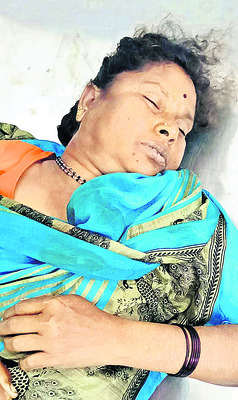 కూలి పనులకెళ్తూ..! 1