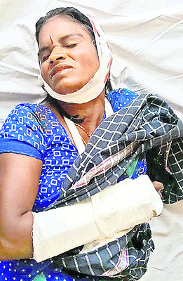 కూలి పనులకెళ్తూ..! 2