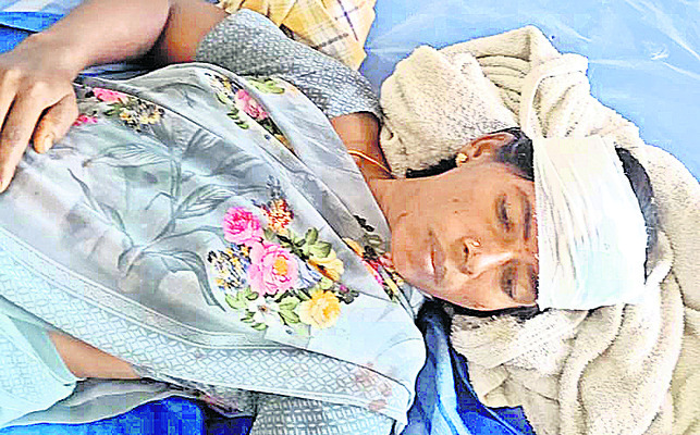 కూలి పనులకెళ్తూ..! 6