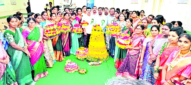 బతుకమ్మ బతుకమ్మ ఉయ్యాలో..1