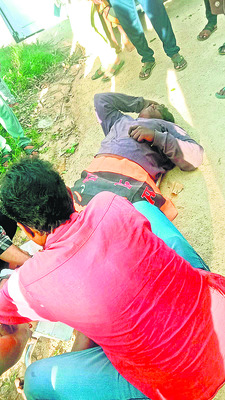 చెట్టును ఢీకొన్న సుమో 1