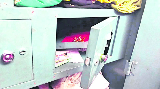 వరుస చోరీలతో వ ణ ుకుతున్న గుర్రంకొండ1