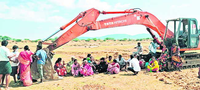 మరణంలో కూడా వీడని స్నేహబంధం1