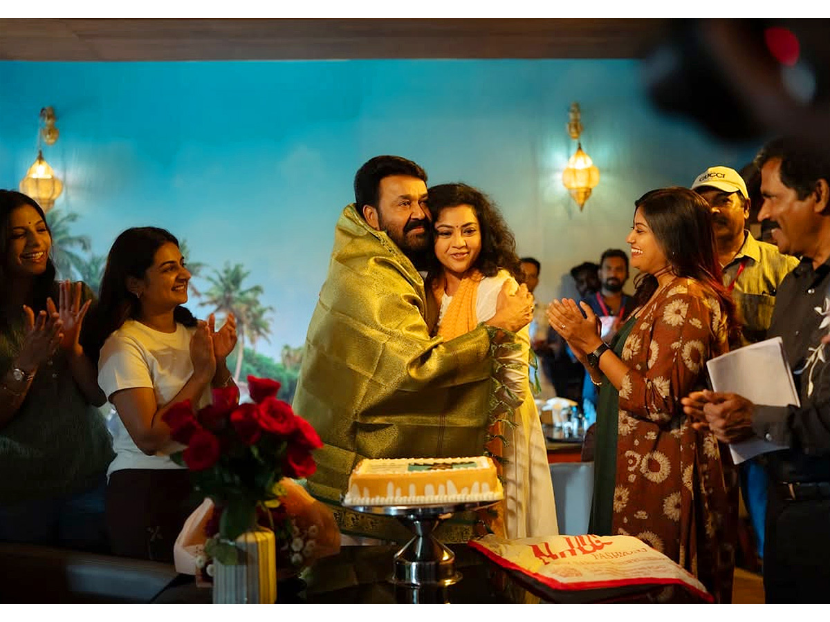 Actor Mohanlal Honored on the sets of Drishyam 3 Photos1