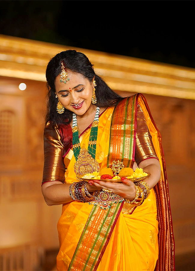 Anchor Lasya Dussehra 2025 Special Photos Viral11