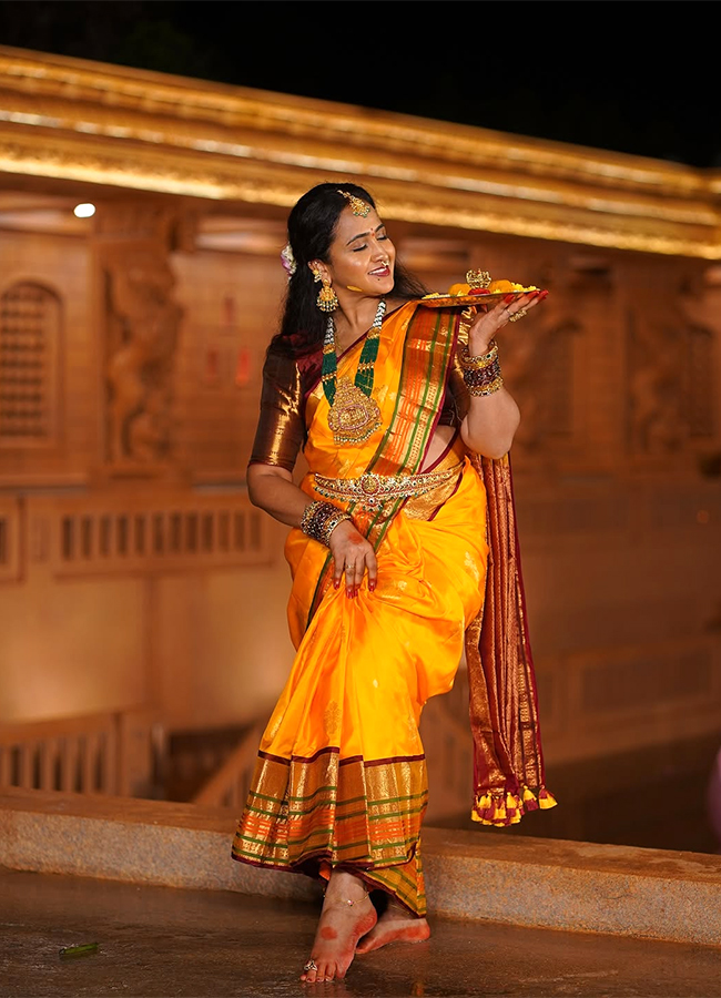 Anchor Lasya Dussehra 2025 Special Photos Viral2