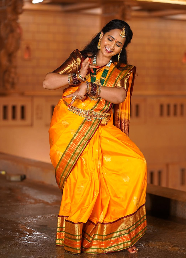 Anchor Lasya Dussehra 2025 Special Photos Viral3