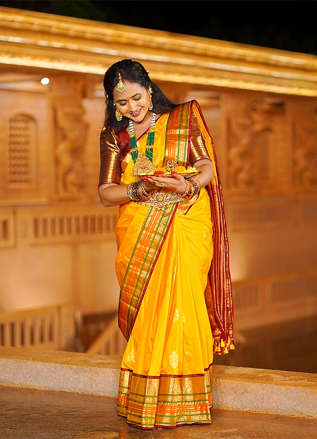 Anchor Lasya Dussehra 2025 Special Photos Viral6