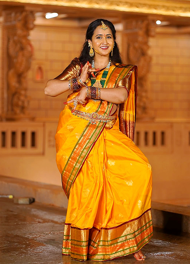 Anchor Lasya Dussehra 2025 Special Photos Viral8