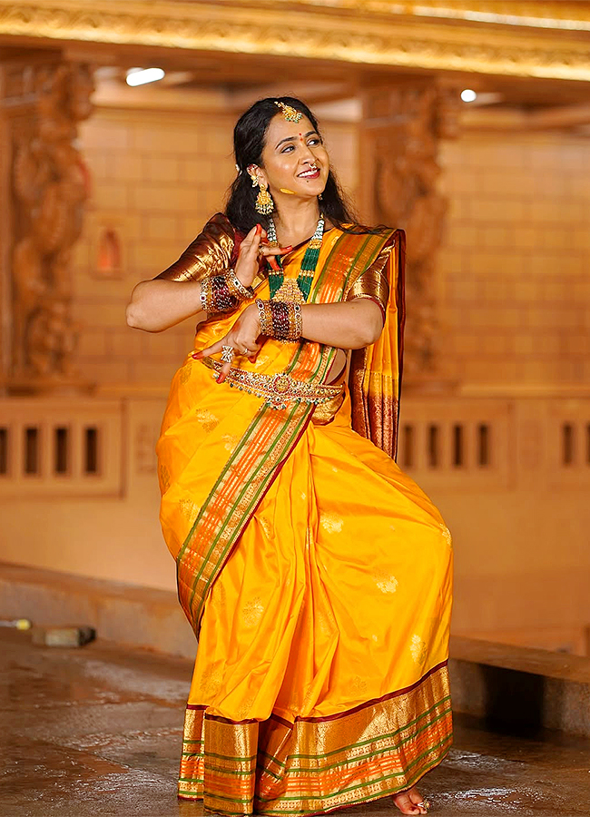 Anchor Lasya Dussehra 2025 Special Photos Viral9