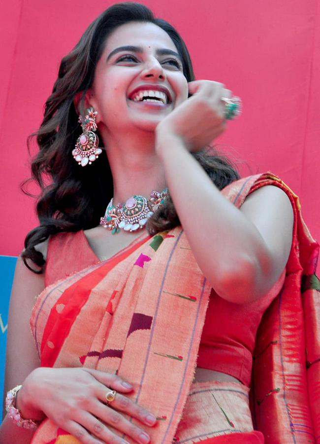 Heroine Meenakshi Chaudhary and anchor Suma in Nellore12