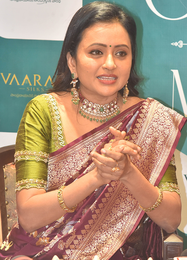 Heroine Meenakshi Chaudhary and anchor Suma in Nellore13