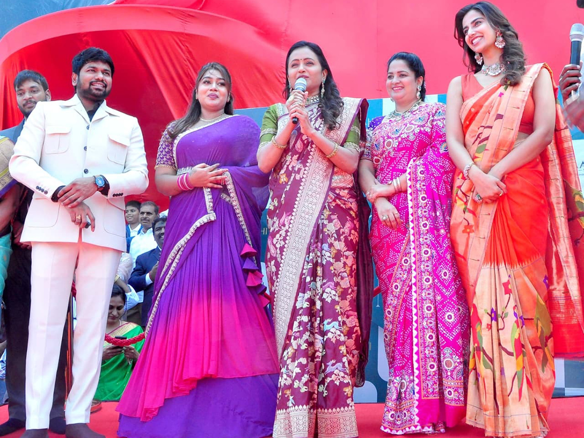Heroine Meenakshi Chaudhary and anchor Suma in Nellore17