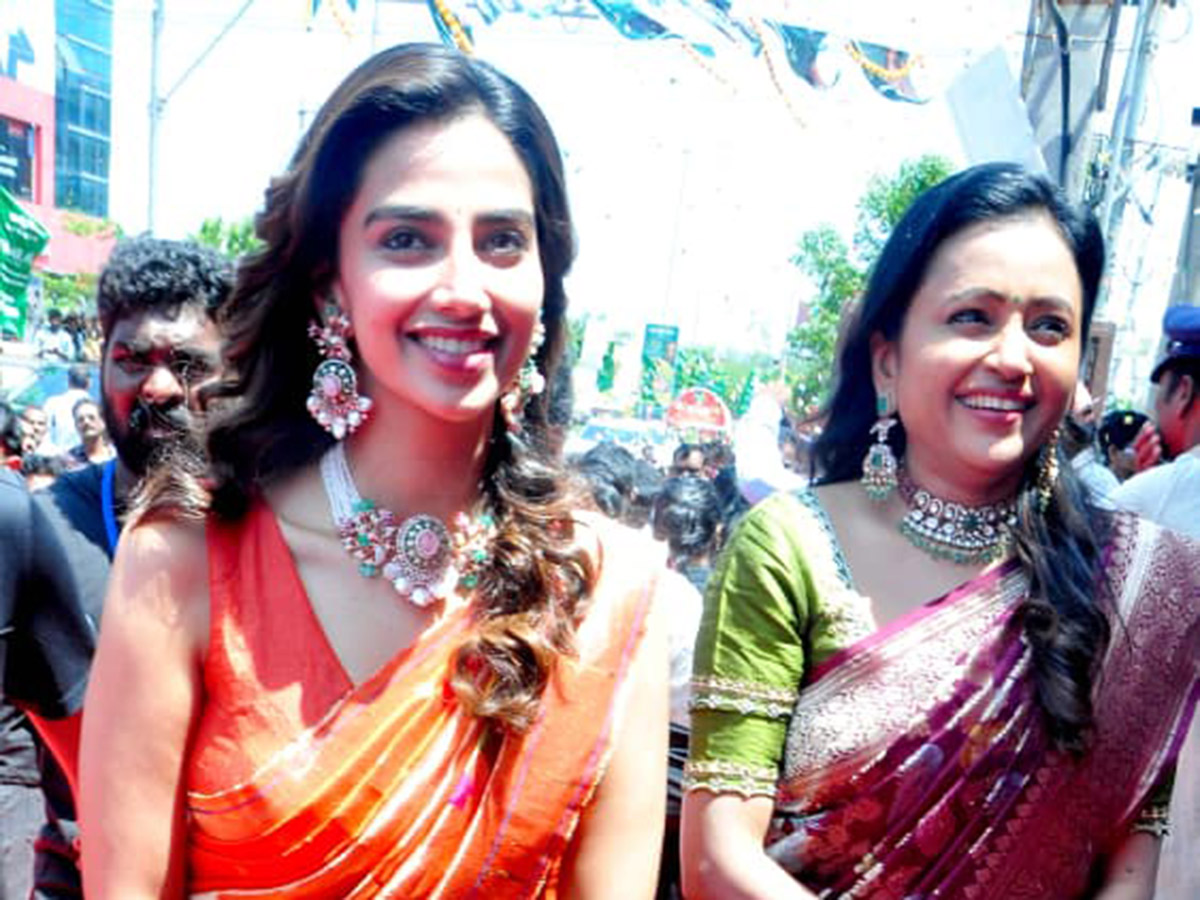 Heroine Meenakshi Chaudhary and anchor Suma in Nellore2
