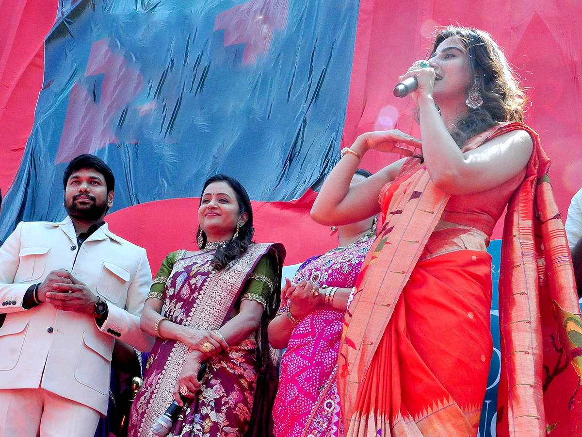 Heroine Meenakshi Chaudhary and anchor Suma in Nellore7