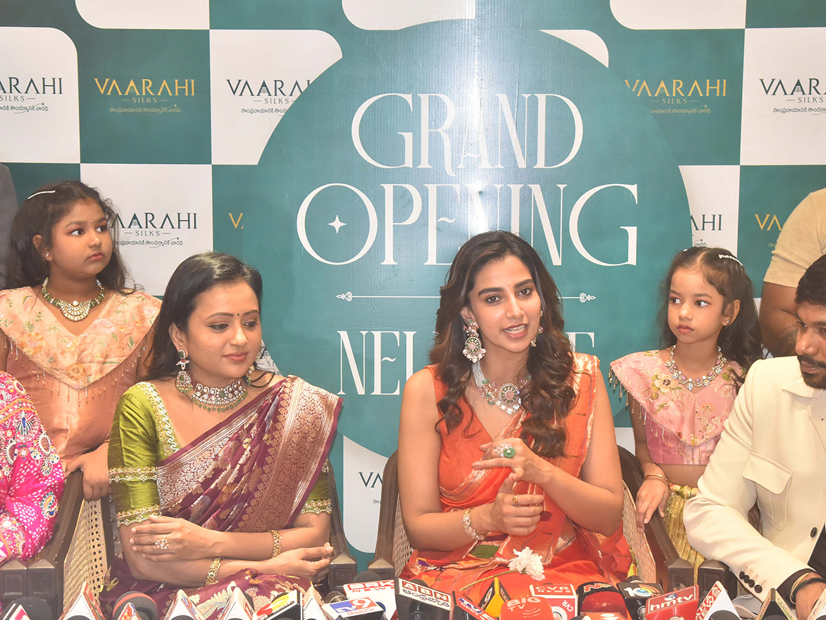 Heroine Meenakshi Chaudhary and anchor Suma in Nellore9