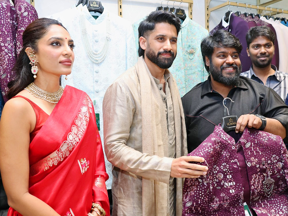 Naga Chaitanya Sobitha Dhulipala grand Shopping Mall opening Photos2