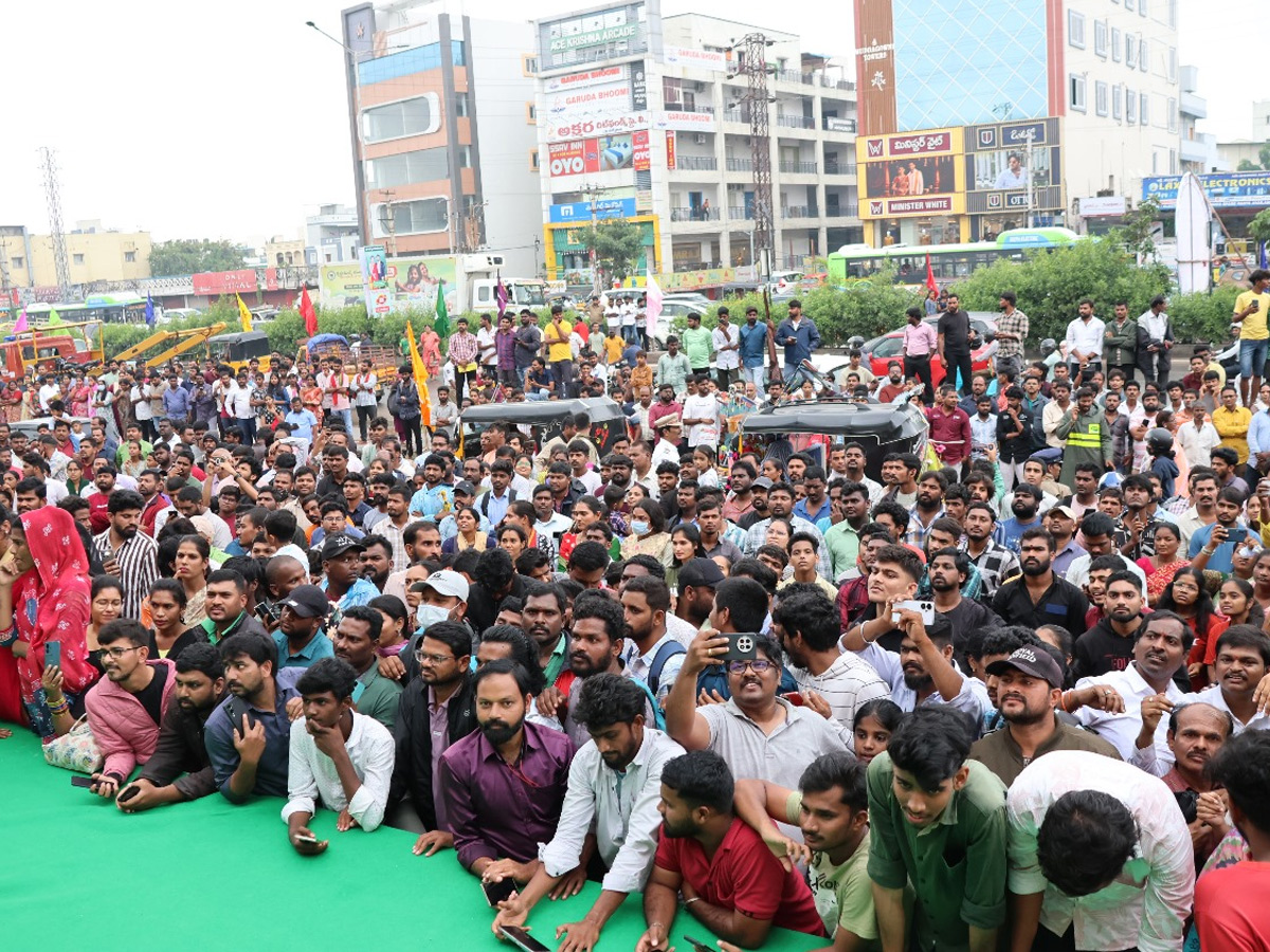 Naga Chaitanya Sobitha Dhulipala grand Shopping Mall opening Photos14