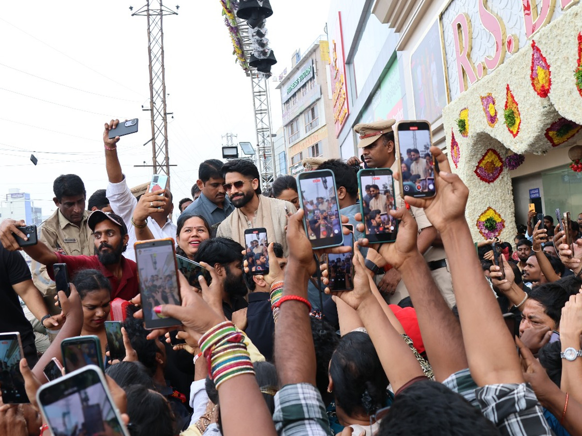 Naga Chaitanya Sobitha Dhulipala grand Shopping Mall opening Photos16