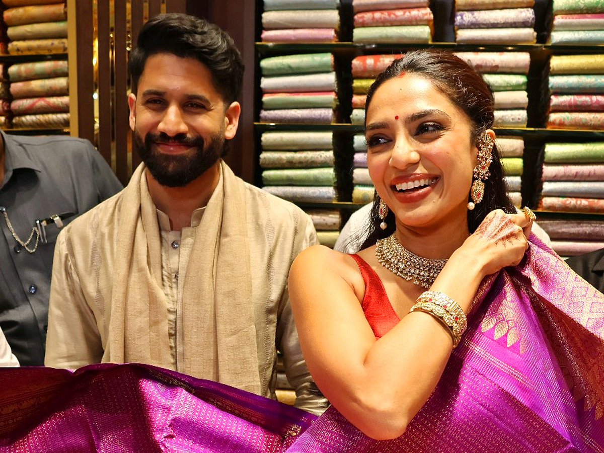 Naga Chaitanya Sobitha Dhulipala grand Shopping Mall opening Photos5
