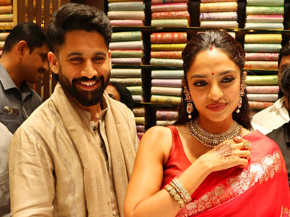 Naga Chaitanya Sobitha Dhulipala grand Shopping Mall opening Photos6