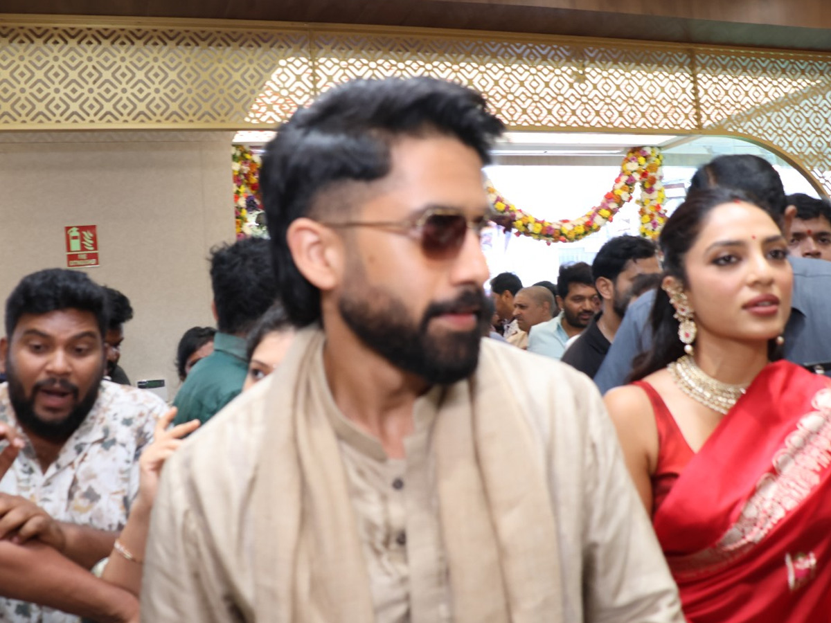 Naga Chaitanya Sobitha Dhulipala grand Shopping Mall opening Photos9