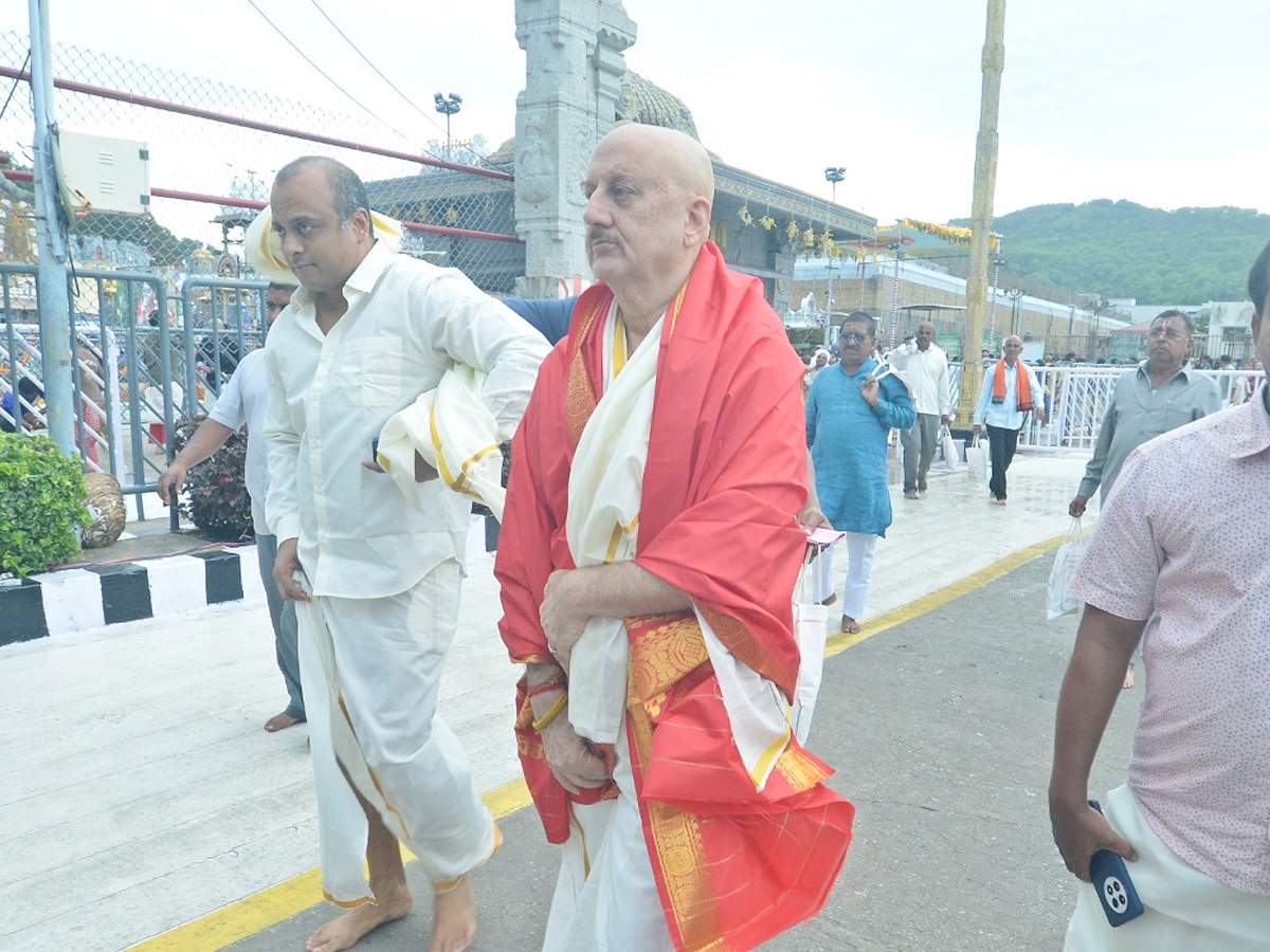 Popular Indian Actor Anupam Kher visited Tirumala Photos2