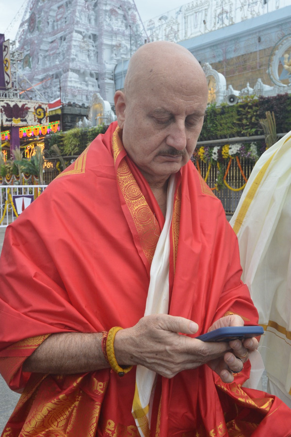 Popular Indian Actor Anupam Kher visited Tirumala Photos5