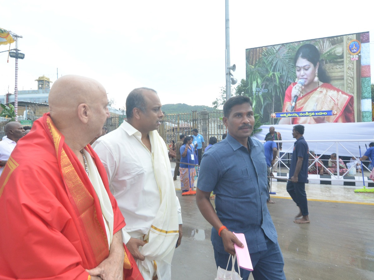 Popular Indian Actor Anupam Kher visited Tirumala Photos9