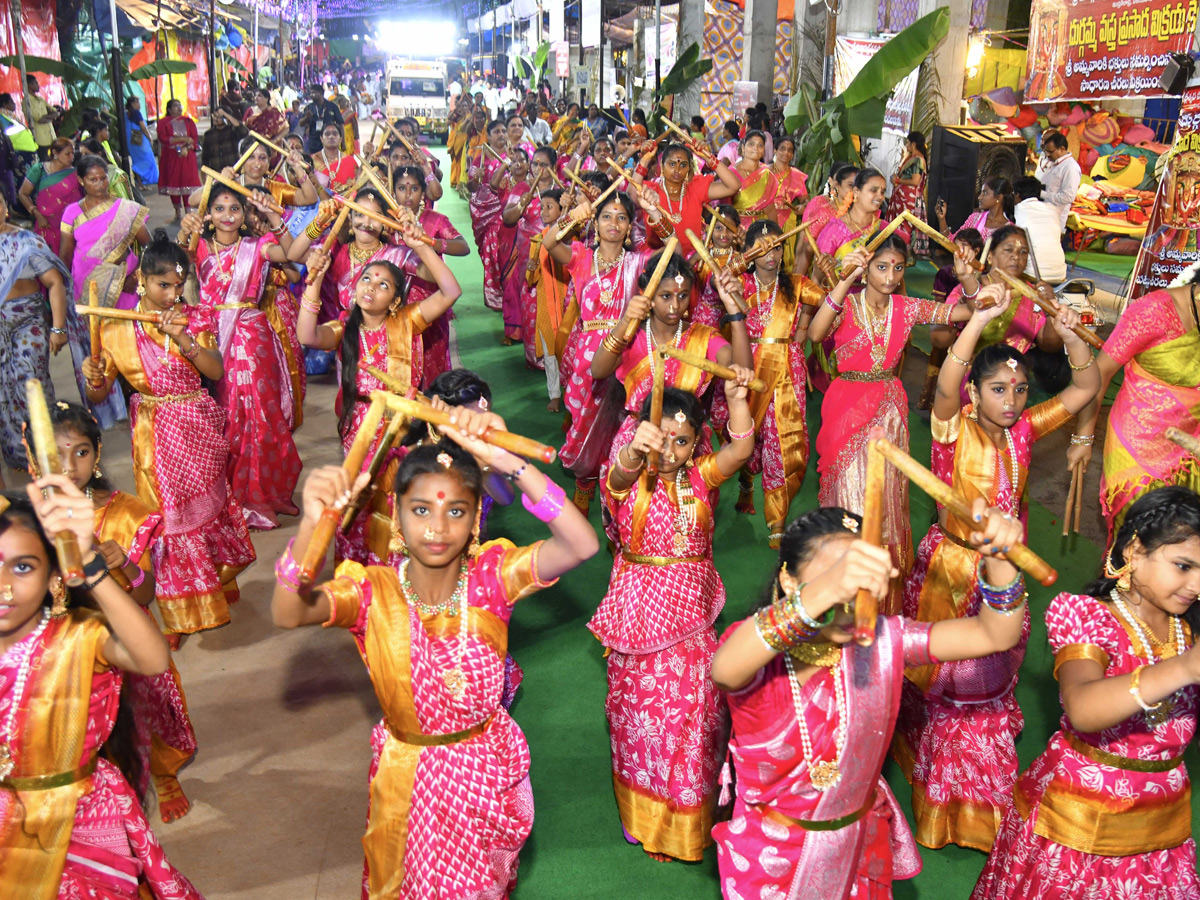 Sri Mahalakshmi Devi Alankaram Day 5 In Vijayawada Dasara Navaratri 2025 Photos17
