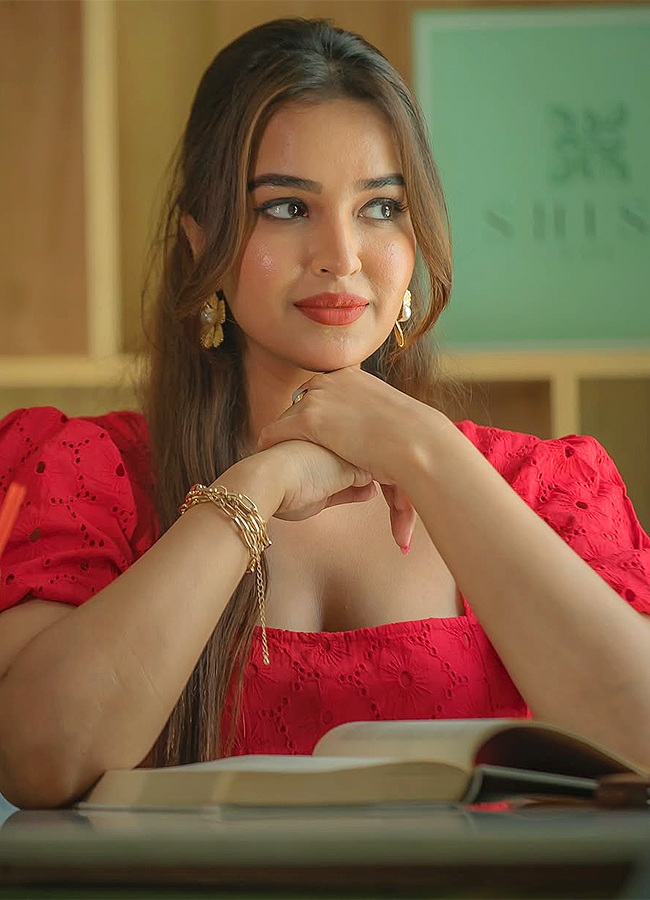 Tollywood Actress Pujita Ponnada Latest Photos10